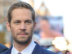 Paul Walker’s Final Photos, Gisele Bundchen Breastfeeding, Kelly Clarkson’s Family Christmas Card: A Roundup